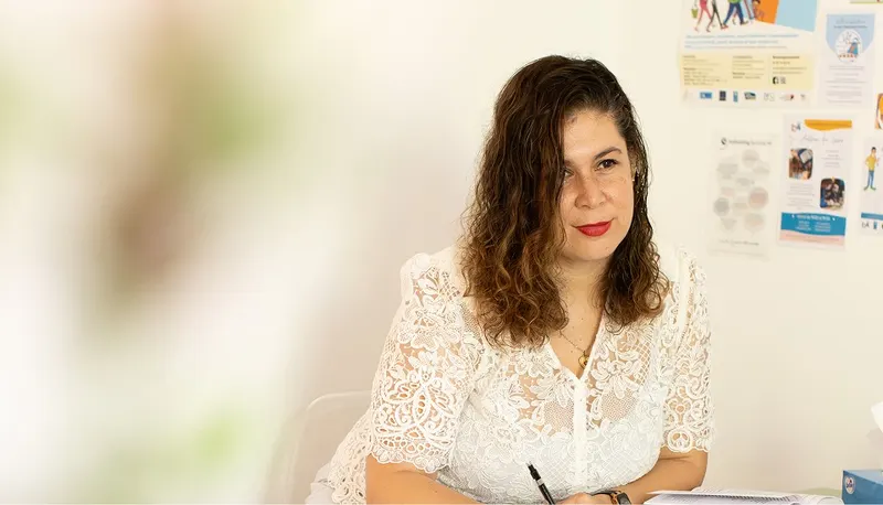 Ana de la Vega dans son cabinet à Nantes